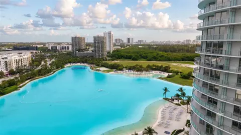 2411 Laguna Cir #1704, North Miami, FL 33181