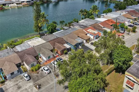View/Area - 903 W 77th St, Hialeah, FL 33014 photo 3 of 8