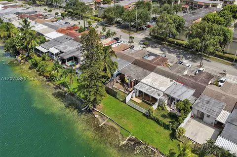 View/Area - 903 W 77th St, Hialeah, FL 33014 photo 6 of 8