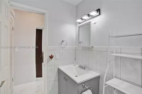 Bath - 903 W 77th St, Hialeah, FL 33014 photo 2 of 3