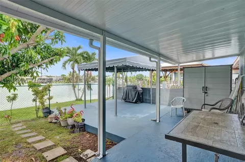 Exterior - 903 W 77th St, Hialeah, FL 33014 photo 2 of 3