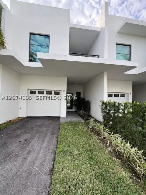 2511 Pierce St #4, Hollywood, FL 33020