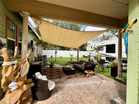 Exterior - 400 NE 3rd St, Pompano Beach, FL 33060 photo 5 of 5