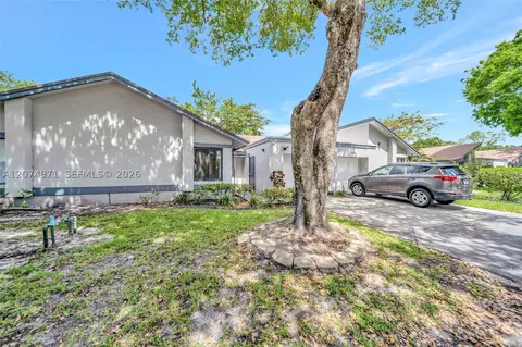 5223 Gate Lake Rd #5223, Tamarac, FL 33319