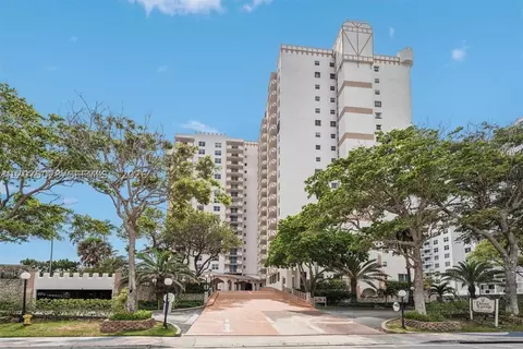 1865 S Ocean Dr #2D, Hallandale Beach, FL 33009