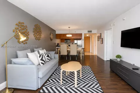 1200 Brickell Bay Dr #3207, Miami, FL 33131