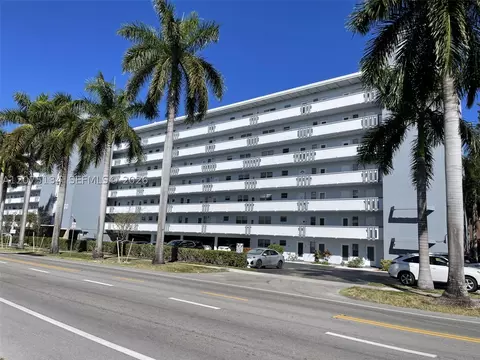 1000 NE 14th Ave #211, Hallandale Beach, FL 33009
