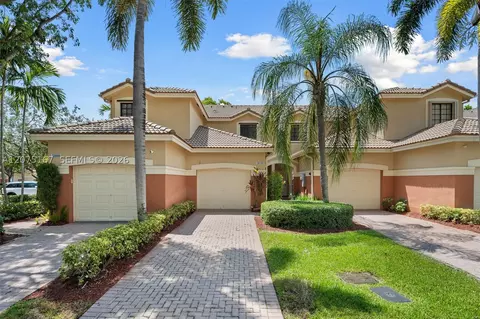 3810 Tree Top Dr, Weston, FL 33332