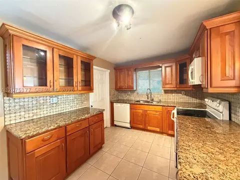 Kitchen - 4585 E 9th Ln, Hialeah, FL 33013 photo 3 of 4