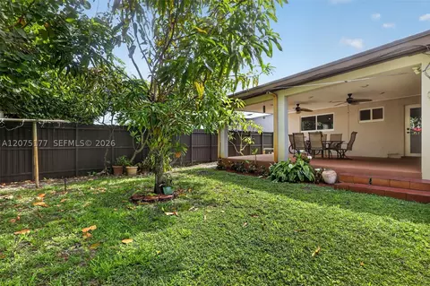 Exterior - 4585 E 9th Ln, Hialeah, FL 33013 photo 3 of 7