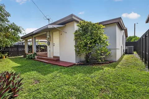Exterior - 4585 E 9th Ln, Hialeah, FL 33013 photo 5 of 7