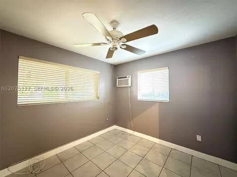 Bedroom - 4585 E 9th Ln, Hialeah, FL 33013 photo 5 of 6