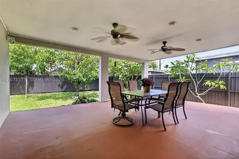 Exterior - 4585 E 9th Ln, Hialeah, FL 33013 photo 1 of 7