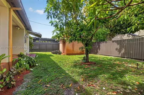 Exterior - 4585 E 9th Ln, Hialeah, FL 33013 photo 6 of 7