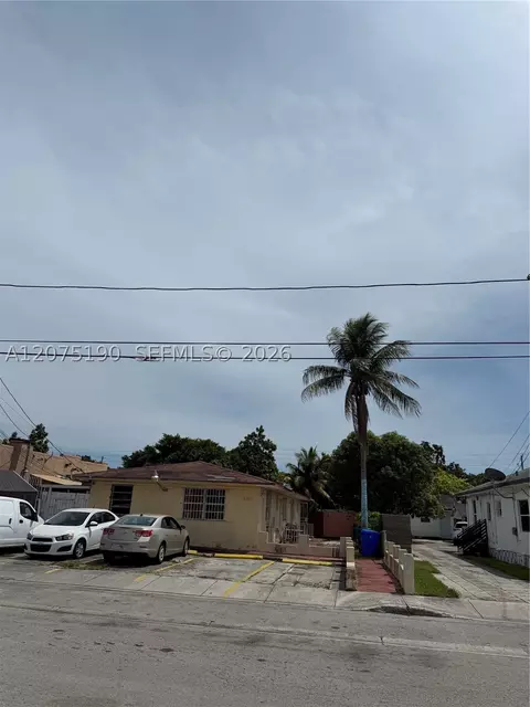2124 NW 27th St, Miami, FL 33142
