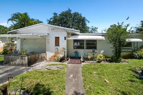7509 Garfield St, Hollywood, FL 33024