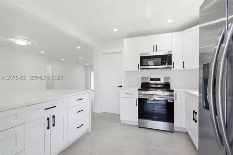 Kitchen - 275 W 13 St, Hialeah, FL 33010 photo 3 of 5