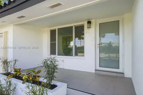 Exterior - 275 W 13 St, Hialeah, FL 33010 photo 3 of 4