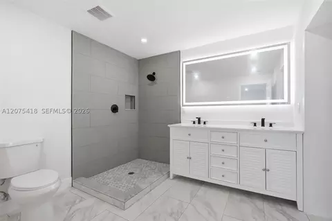 Bath - 275 W 13 St, Hialeah, FL 33010 photo 1 of 4