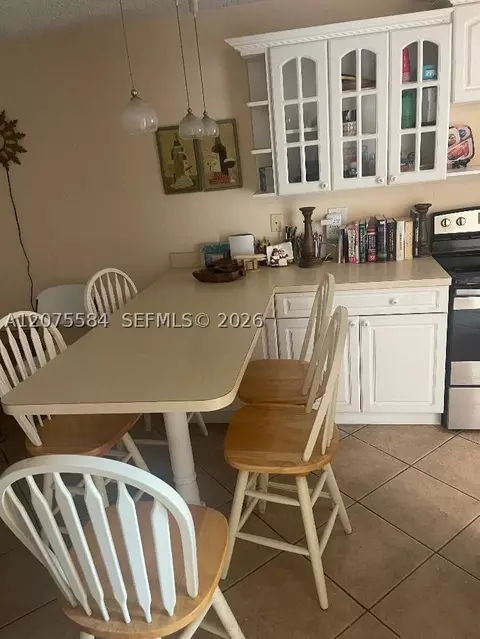 9400 Sunrise Lakes Blvd #105, Sunrise, FL 33322