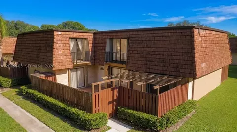 516 5th Ln, Greenacres, FL 33463