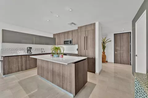 Kitchen - 88 SW 7th St #2204, Miami, FL 33130 photo 2 of 3