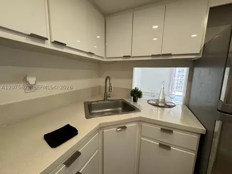 4550 NW 9th St #709E, Miami, FL 33126