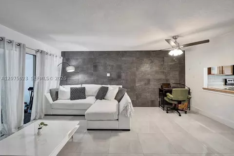3000 NW 5th Ter #112, Pompano Beach, FL 33064