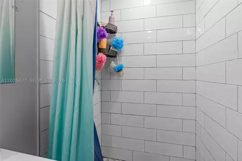 Bath - 755 Harem Ave, Opa Locka, FL 33054 photo 1 of 1