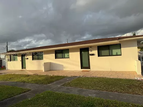 30 NW 56th Ct, Miami, FL 33126