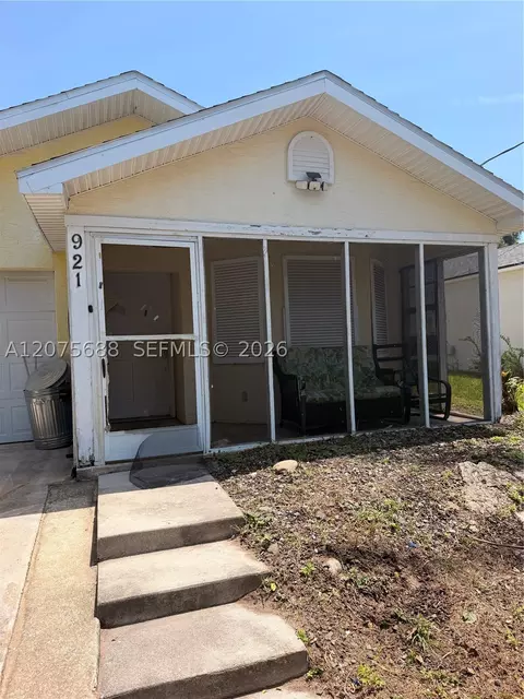 921 Redwood St, Daytona Beach, FL 32117