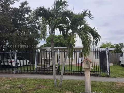 4570 SW 39th St, West Park, FL 33023