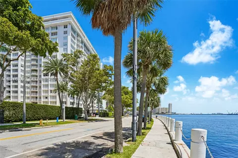 1420 Brickell Bay Dr #206D, Miami, FL 33131