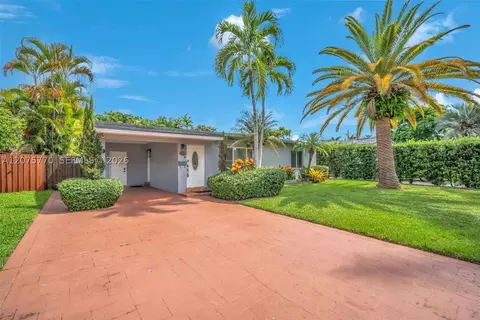 907 NE 5th St, Hallandale Beach, FL 33009