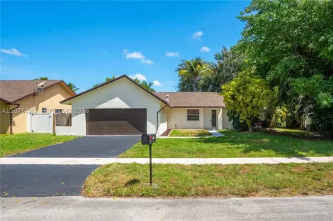 7389 NW 48th Pl, Lauderhill, FL 33319