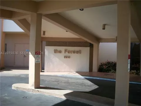 900 St Charles Pl #PH5, Pembroke Pines, FL 33026