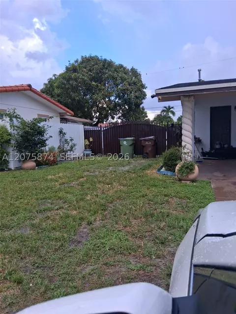Exterior - 4601 W 9th Ave, Hialeah, FL 33012 photo 2 of 4