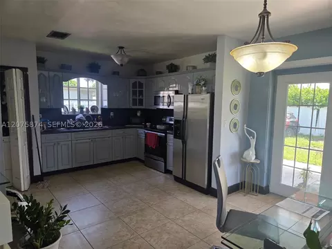 Kitchen - 4601 W 9th Ave, Hialeah, FL 33012 photo 1 of 1