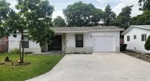 6240 SW 8th St, North Lauderdale, FL 33068