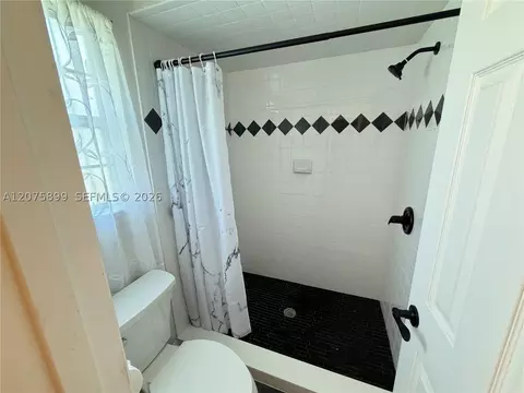 Bath - 638 Aleida Dr, Saint Augustine, FL 32086 photo 2 of 3