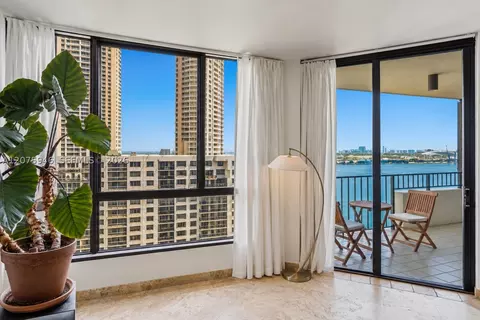 520 Brickell Key Dr #A1902, Miami, FL 33131