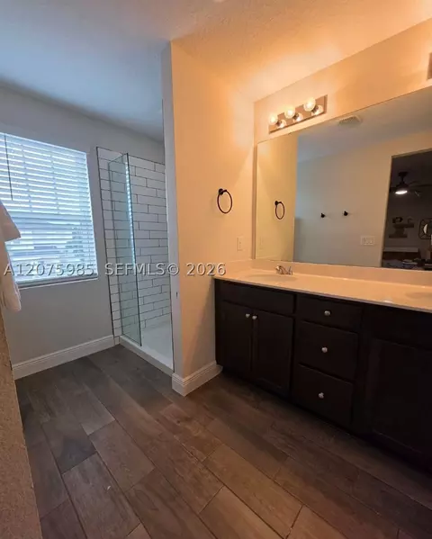 Bath - 5605 Blowing Wind Pl, Saint Cloud, FL 34771 photo 4 of 4