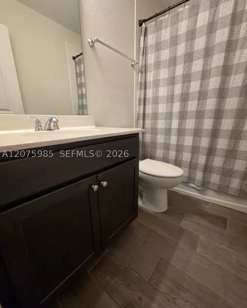 Bath - 5605 Blowing Wind Pl, Saint Cloud, FL 34771 photo 2 of 4