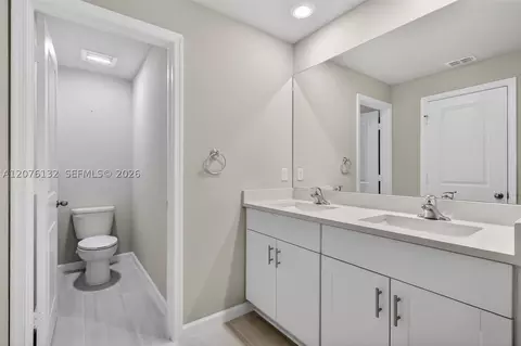 Bath - 5610 SEdgewater Cir, Stuart, FL 34997 photo 2 of 4