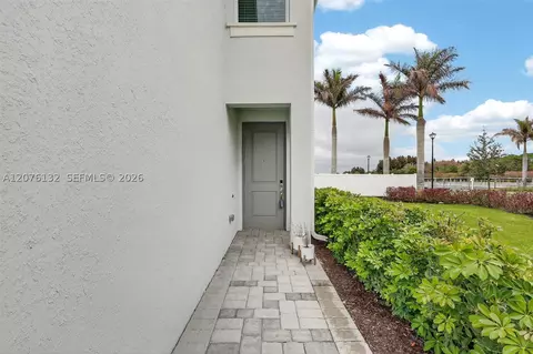 Entry Way - 5610 SEdgewater Cir, Stuart, FL 34997 photo 1 of 9