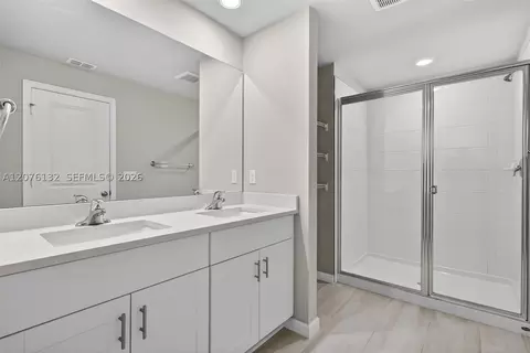 Bath - 5610 SEdgewater Cir, Stuart, FL 34997 photo 1 of 4