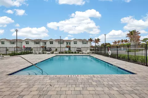 Exterior - 5610 SEdgewater Cir, Stuart, FL 34997 photo 9 of 10