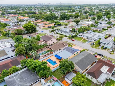 View/Area - 233 W 39th Pl, Hialeah, FL 33012 photo 6 of 10