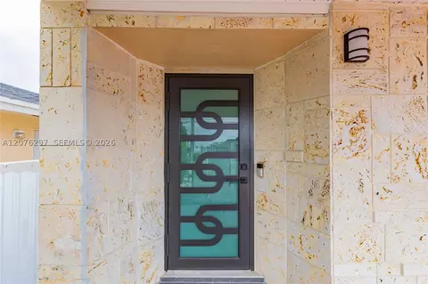 Entry Way - 233 W 39th Pl, Hialeah, FL 33012 photo 1 of 2