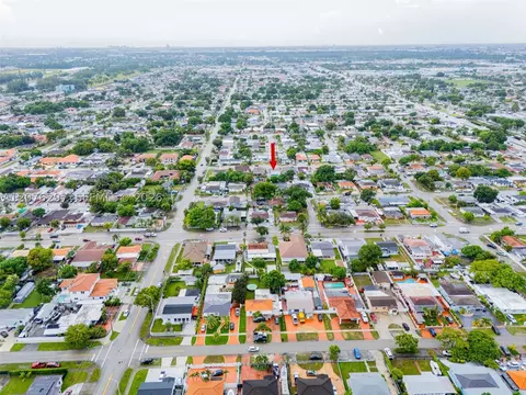 View/Area - 233 W 39th Pl, Hialeah, FL 33012 photo 8 of 10